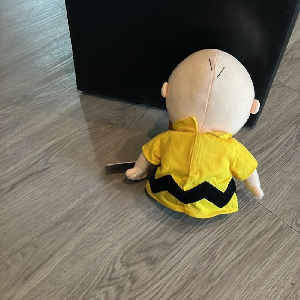 Charlie Brown Plush Toy - Yellow and Black - Picture 2 of 5